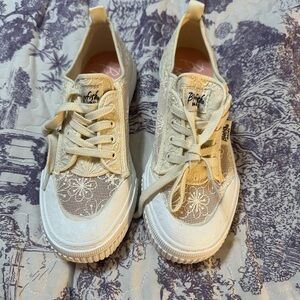 Blowfish Cream Lace Sneakers Size 8